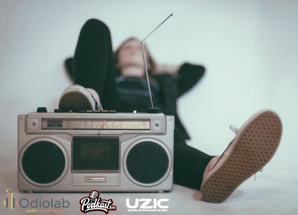 Party-a-trois-avec-la-publicite-radio